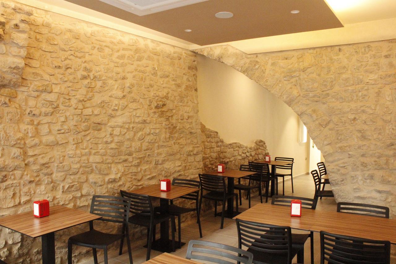 Hostal Universitat Cervera  Exterior photo