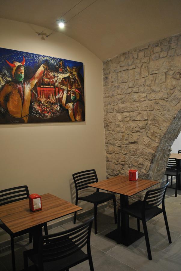 Hostal Universitat Cervera  Exterior photo