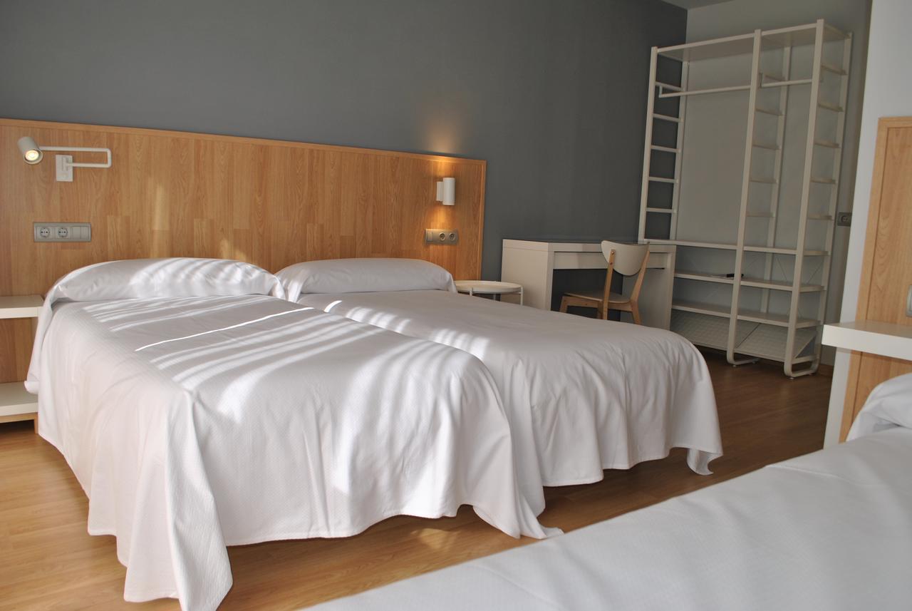 Hostal Universitat Cervera  Exterior photo